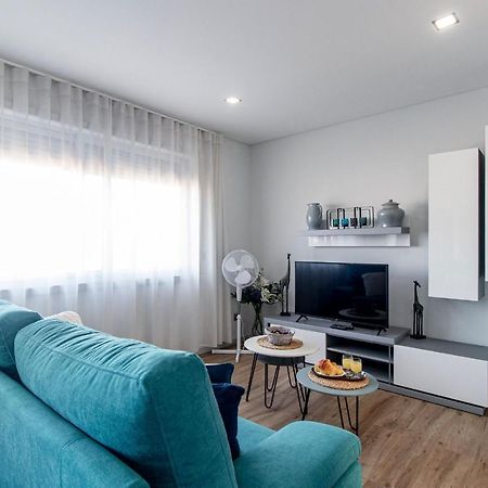 Downtown 1Br Apartment W/ Balcony By Lovelystay Porto Exterior foto